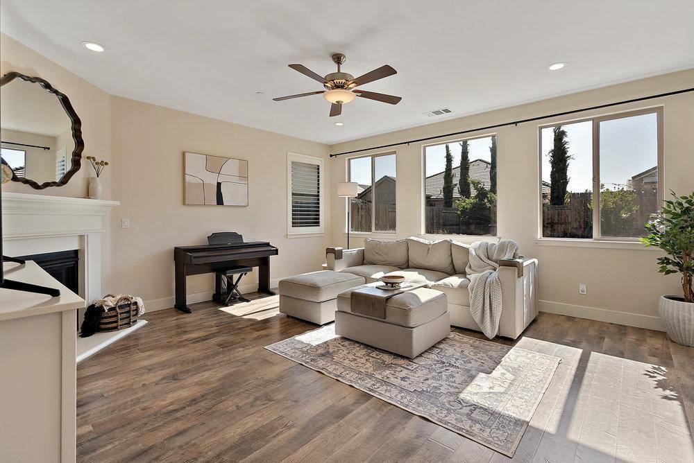 Hollister, CA 95023,1299 Wildrose DR