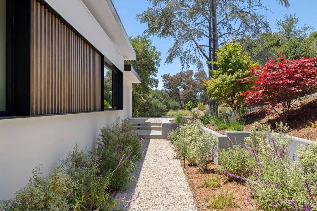 Los Altos Hills, CA 94022,25251 La Rena LN