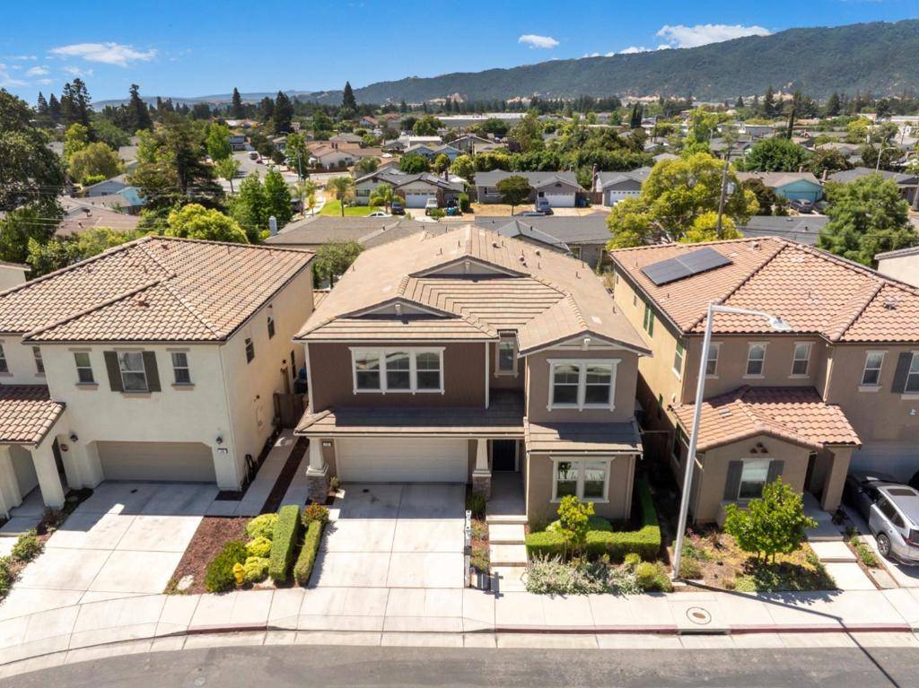 Gilroy, CA 95020,712 Baxter WAY