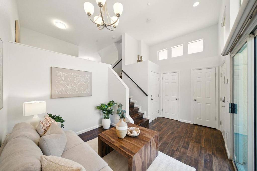 Mountain View, CA 94043,135 Frederick CT