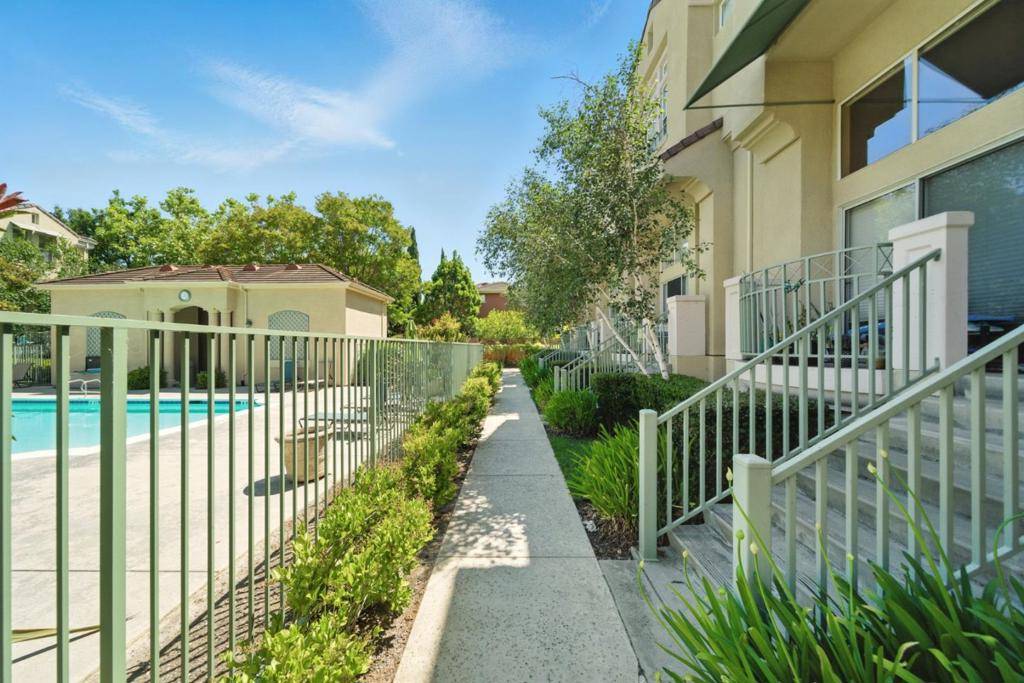 Mountain View, CA 94043,135 Frederick CT
