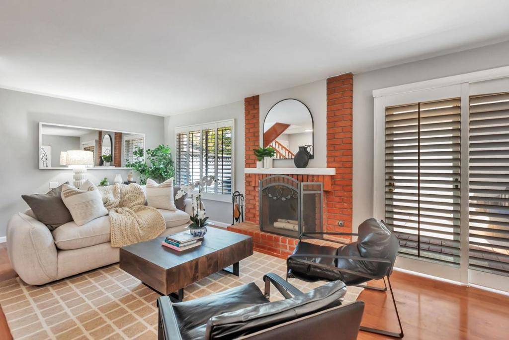 Foster City, CA 94404,856 Erickson LN