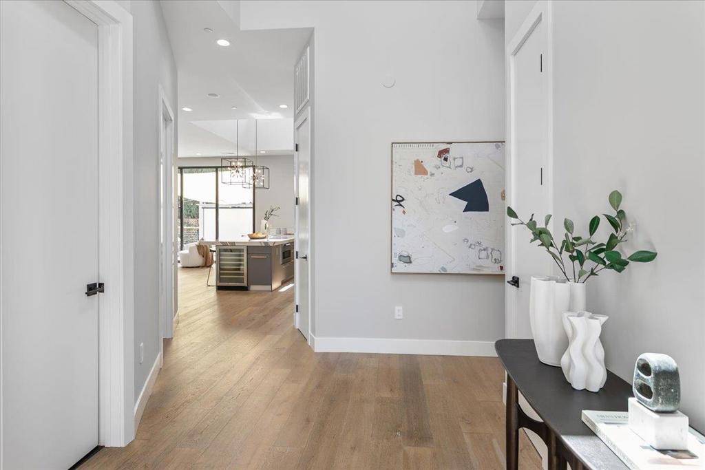 Palo Alto, CA 94303,926 Colonial LN