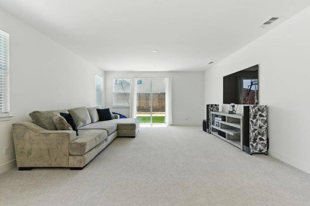Los Banos, CA 93635,1659 Dolomite DR