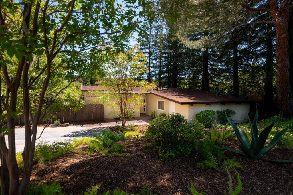 Stanford, CA 94305,835 Mayfield AVE