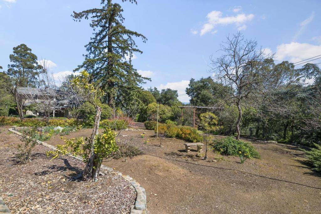 Los Gatos, CA 95030,100 Wood RD