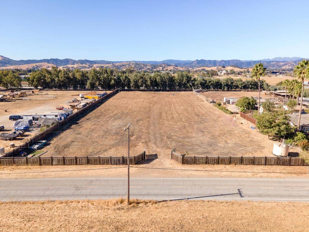 San Martin, CA 95046,13705 Sycamore AVE