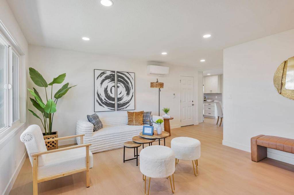 Hayward, CA 94541,22052 Thelma