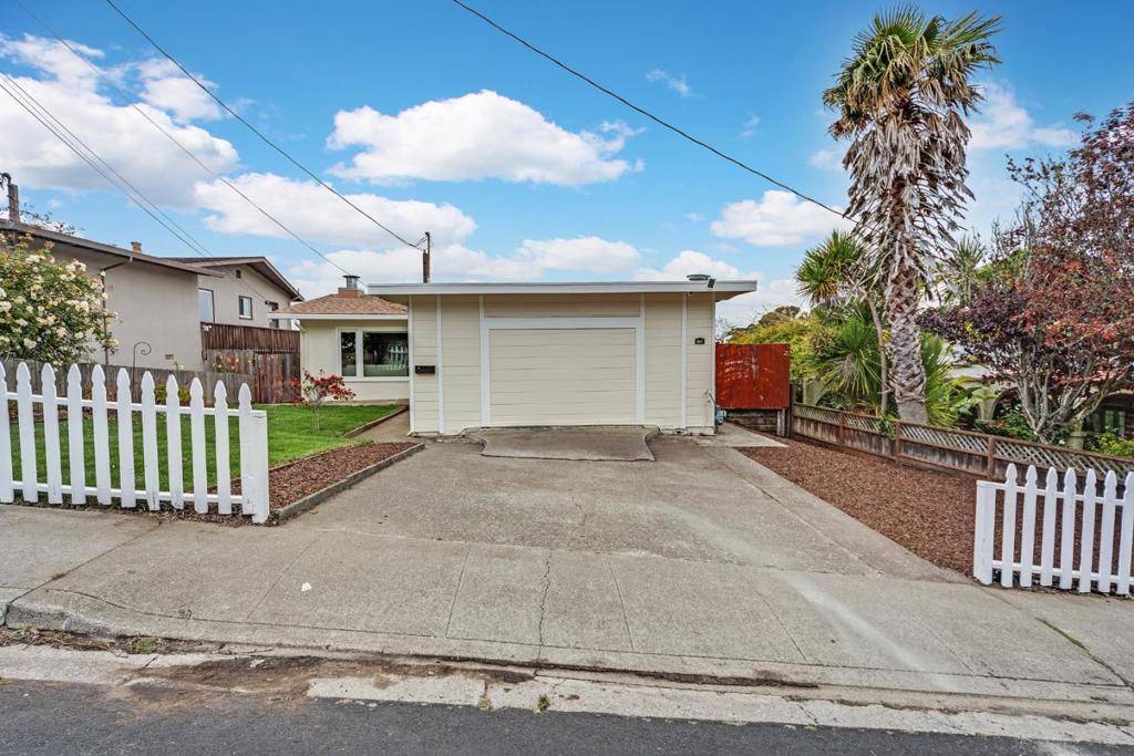 Pacifica, CA 94044,831 Edgemar AVE