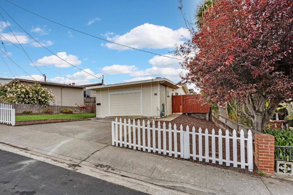 Pacifica, CA 94044,831 Edgemar AVE