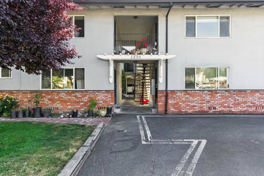 Redwood City, CA 94061,1255 Woodside RD