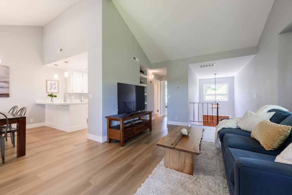 Scotts Valley, CA 95066,42 Arabian WAY