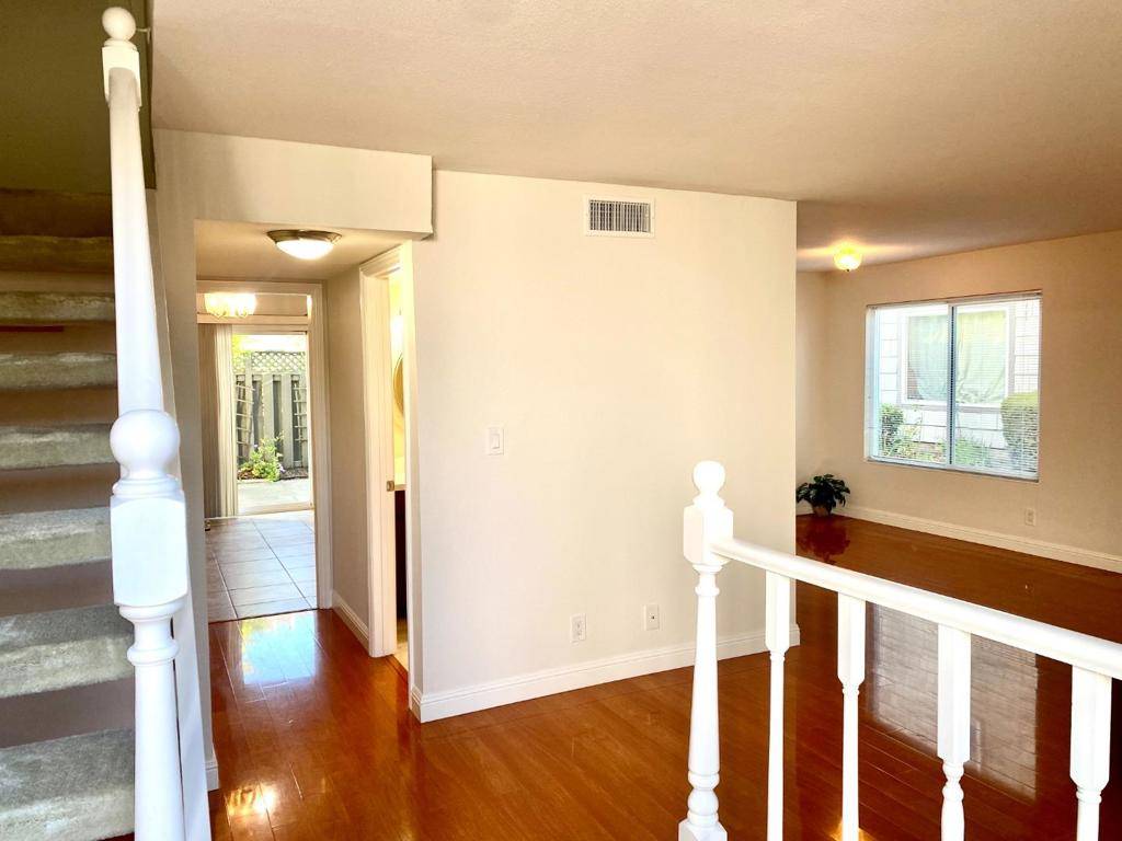 Foster City, CA 94404,982 Marquette LN