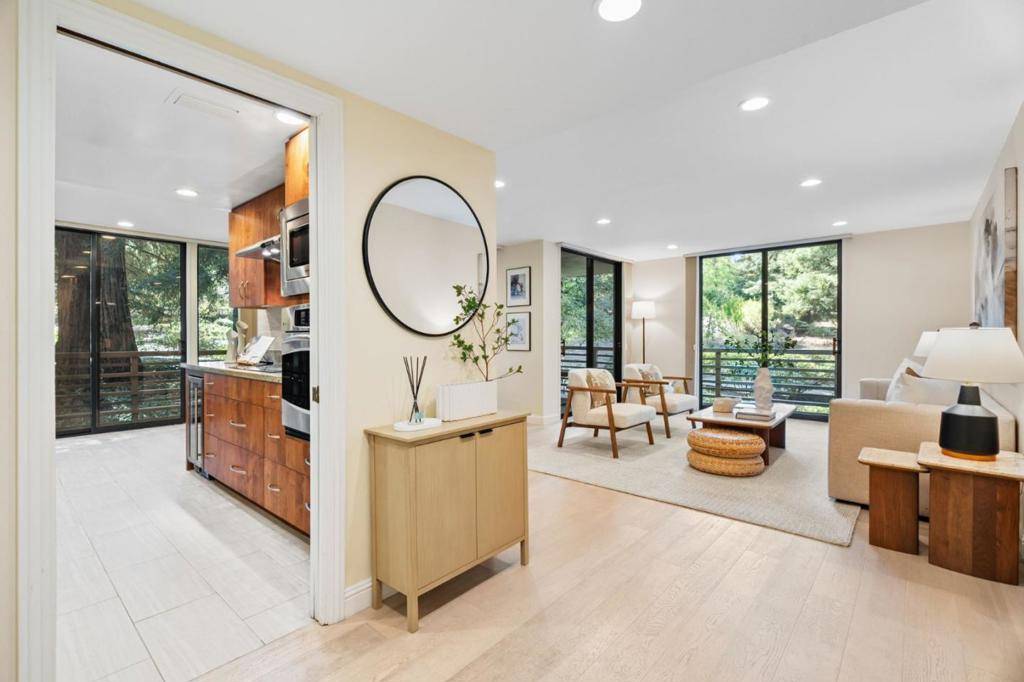 Menlo Park, CA 94025,1100 Sharon Park DR #2