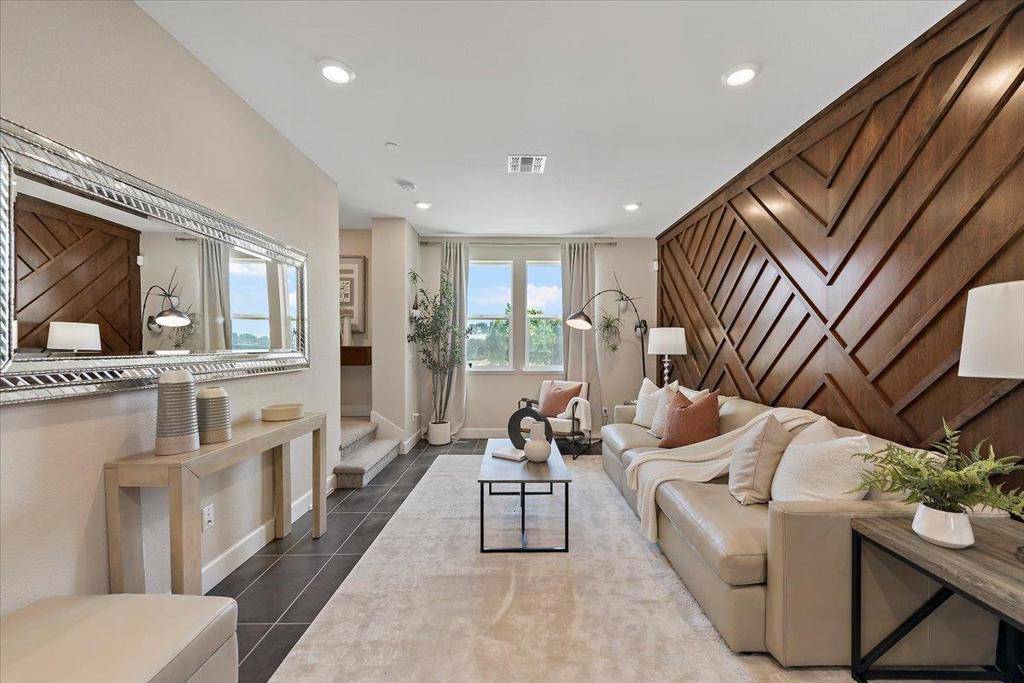 Milpitas, CA 95035,1090 California CIR