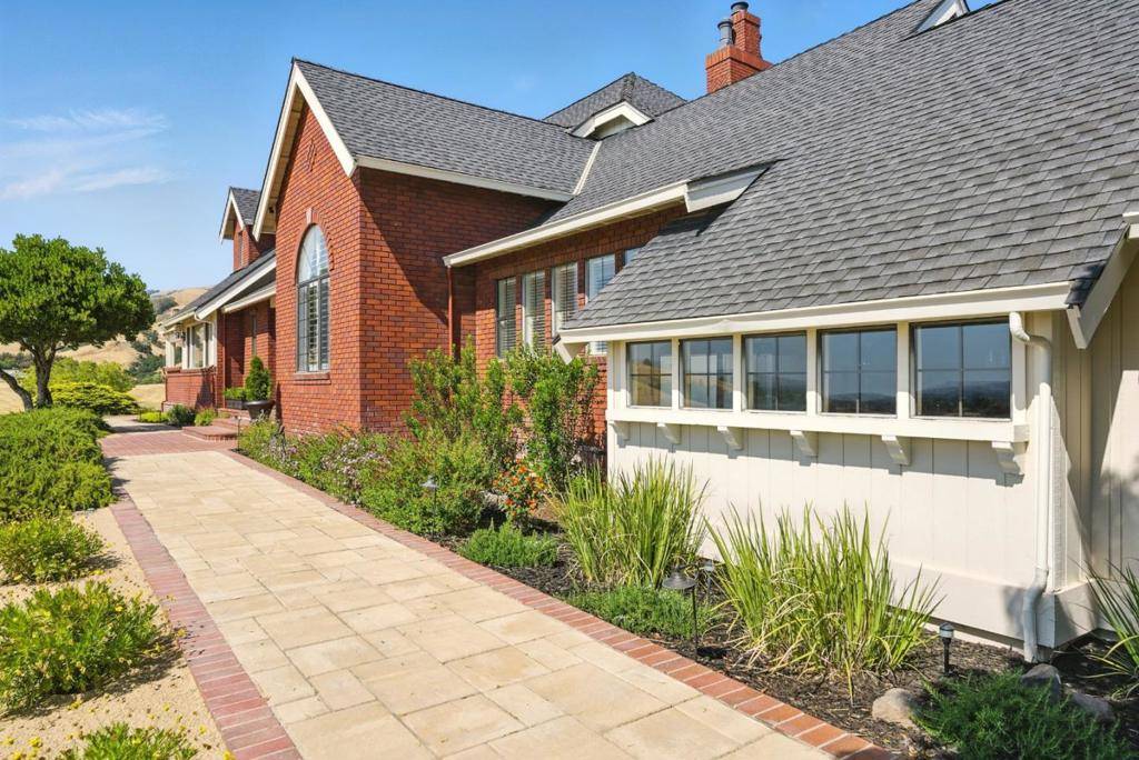 Gilroy, CA 95020,2525 Bridle Path DR