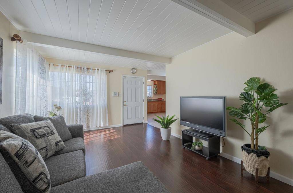 Salinas, CA 93906,547 Chaparral ST