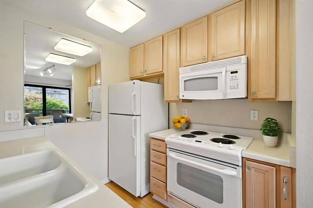 Monterey, CA 93940,125 Surf WAY #343