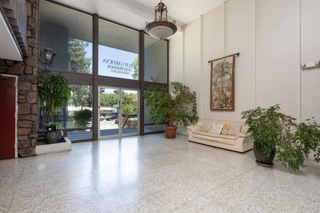 Redwood City, CA 94061,1458 HUDSON ST #305