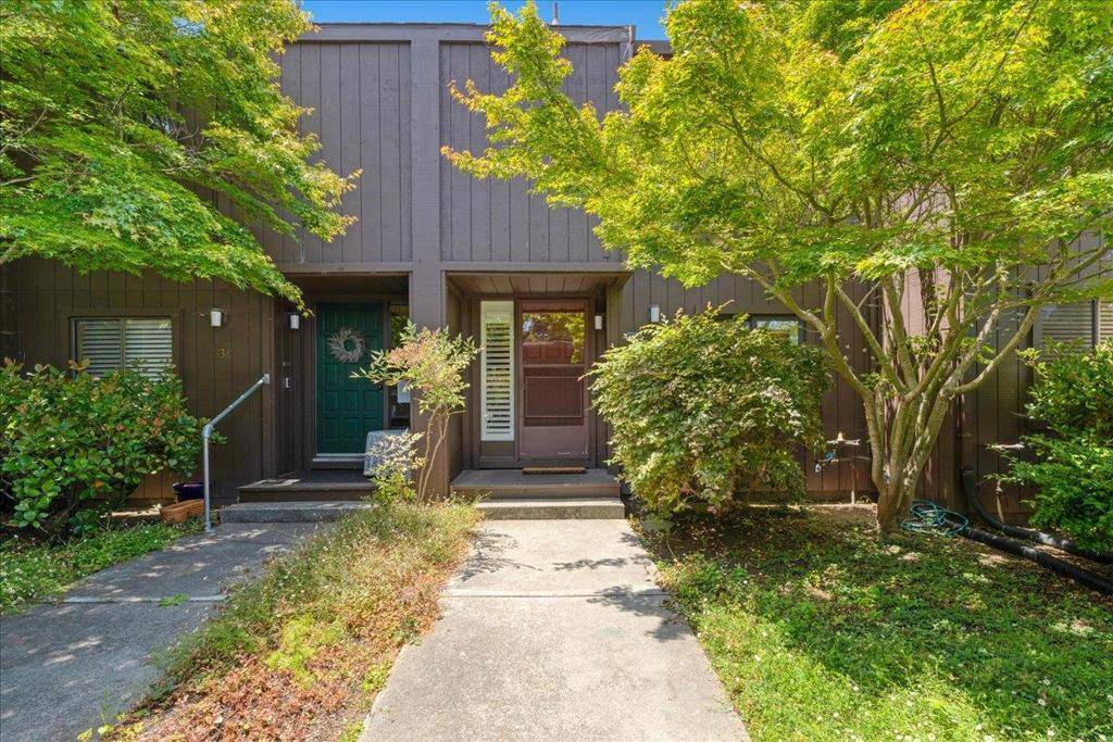 Santa Cruz, CA 95060,139 Tree Frog LN