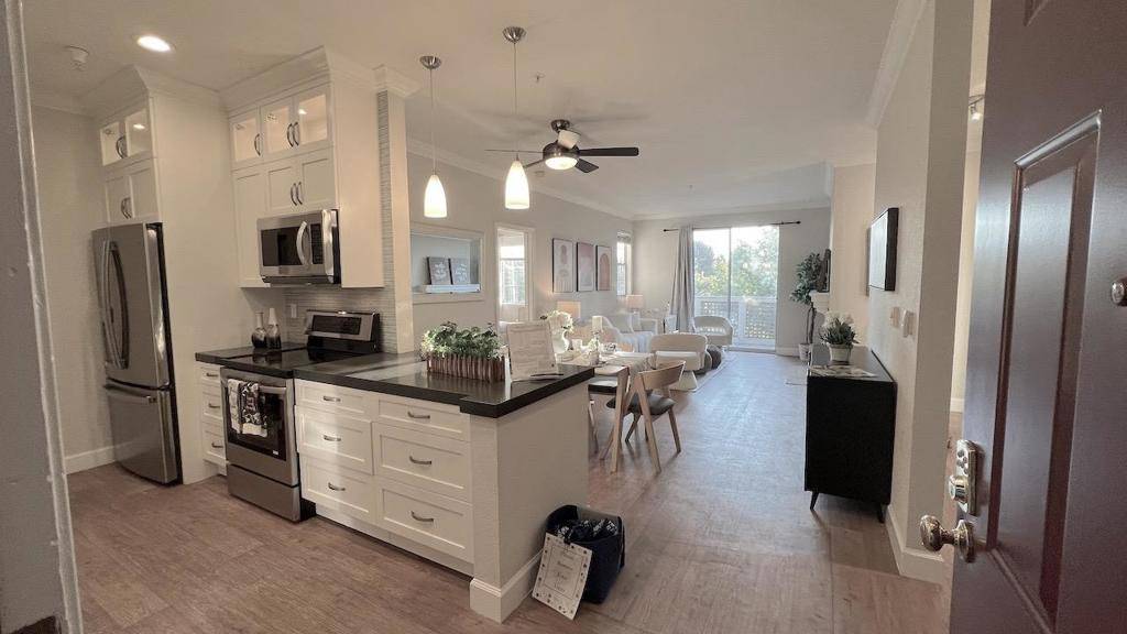 Sunnyvale, CA 94085,250 Santa Fe TER #217