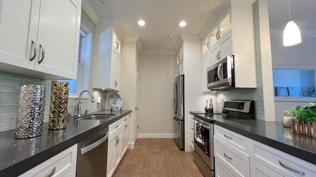 Sunnyvale, CA 94085,250 Santa Fe TER #217