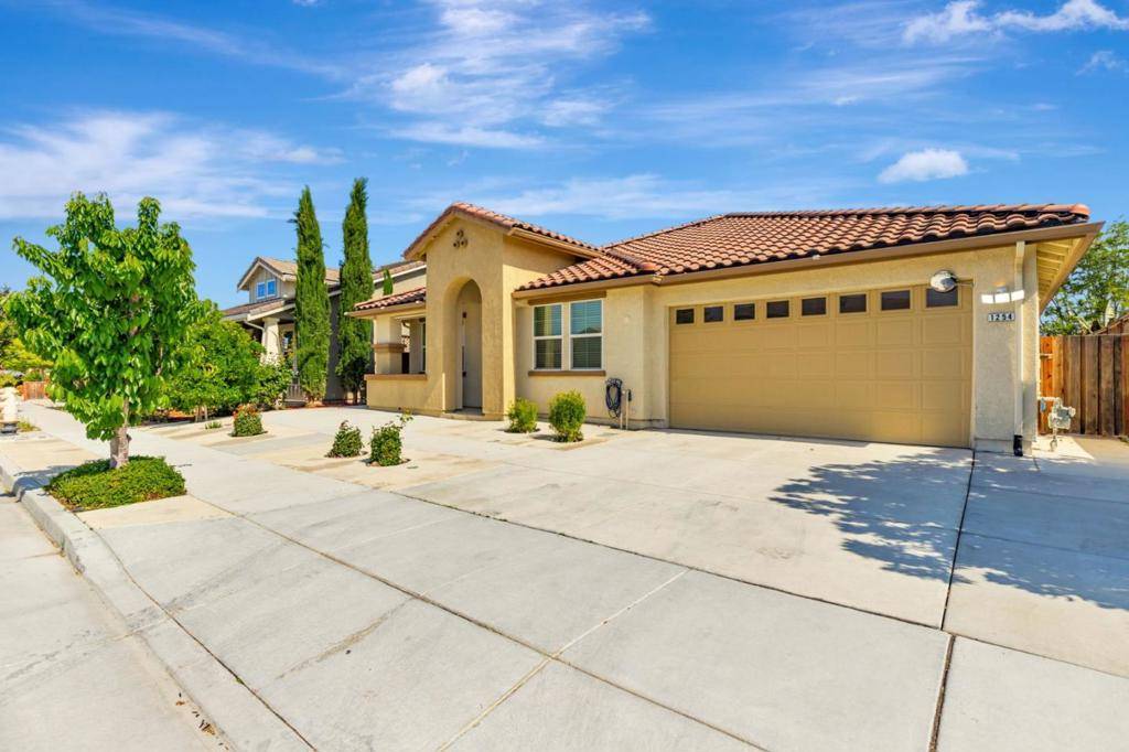 Hollister, CA 95023,1254 Steinbeck DR