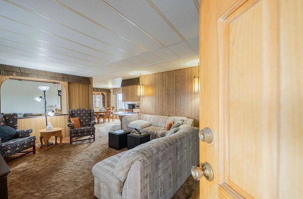 Salinas, CA 93905,150 Kern ST