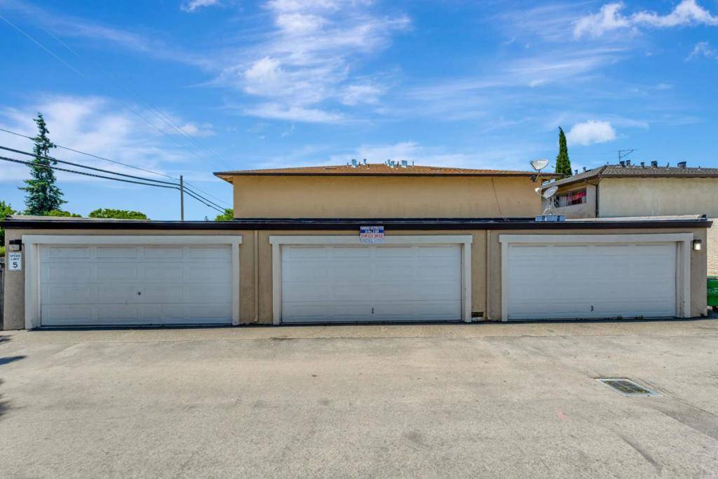 San Jose, CA 95128,1144 Delna Manor LN