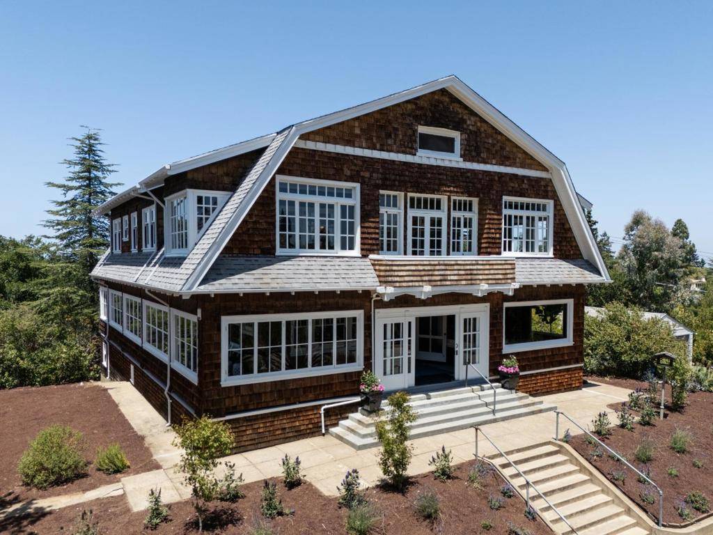 Los Altos Hills, CA 94022,25671 Chapin RD