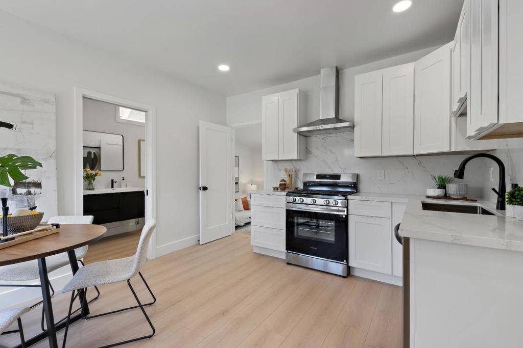 Burlingame, CA 94010,209 Bayswater AVE
