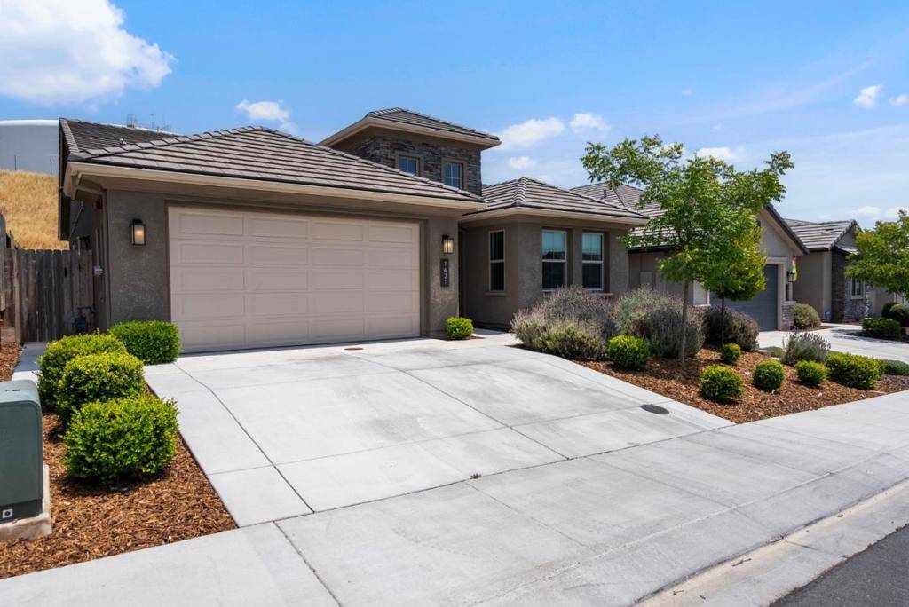 Hollister, CA 95023,1621 Castlerock DR