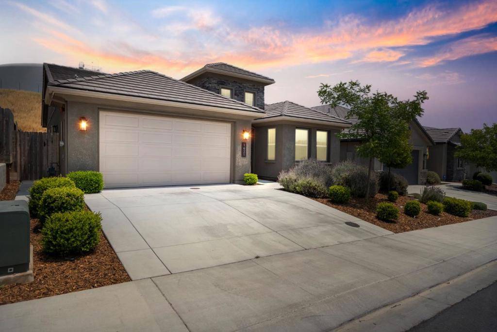 Hollister, CA 95023,1621 Castlerock DR