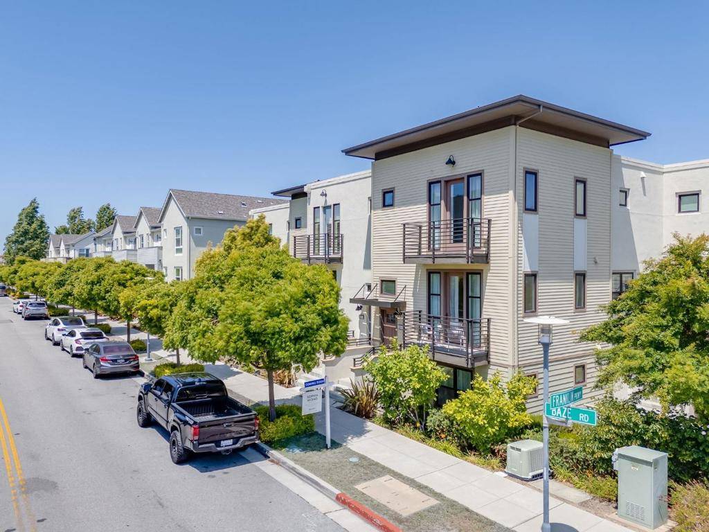 San Mateo, CA 94403,3057 Baze RD