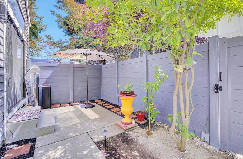 Pleasanton, CA 94566,5391 Black AVE #1