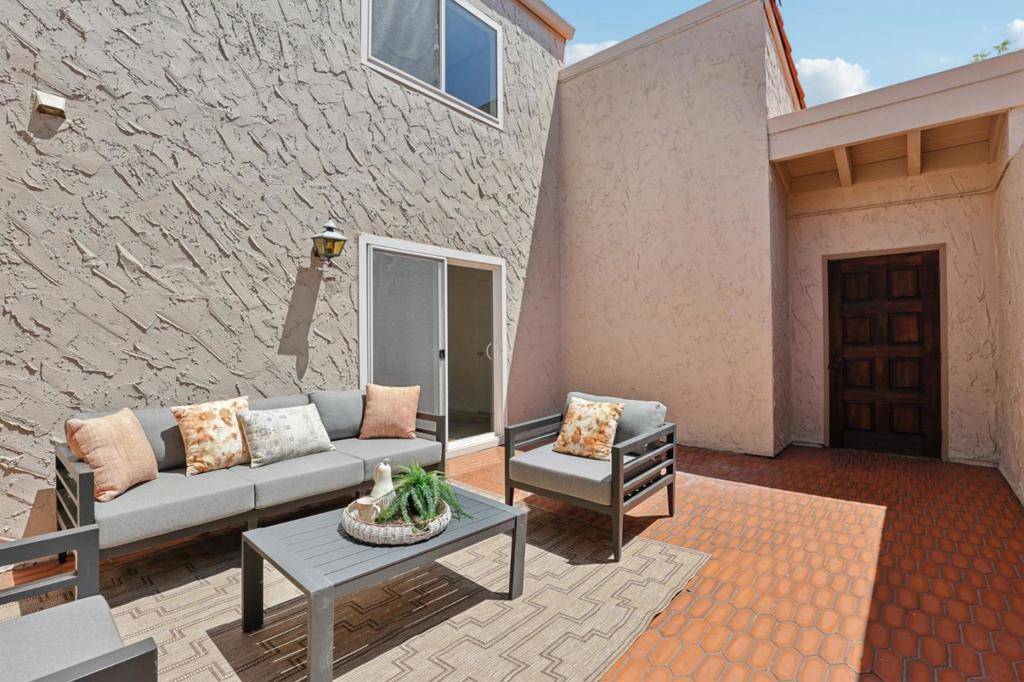 Los Gatos, CA 95032,142 Calle Larga