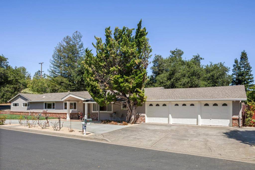 Palo Alto, CA 94306,880 Moana CT