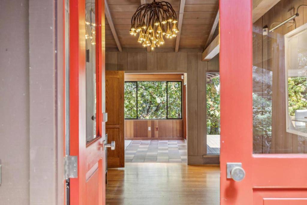 Woodside, CA 94062,19 Preston RD