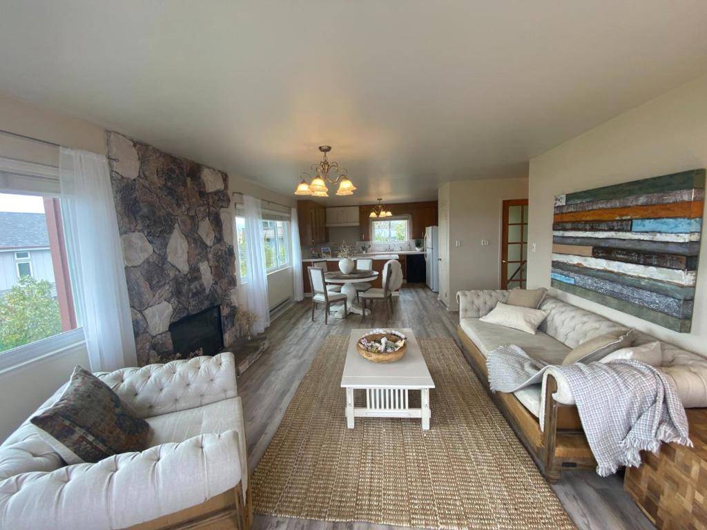 Moss Beach, CA 94038,847 San Ramon Ave