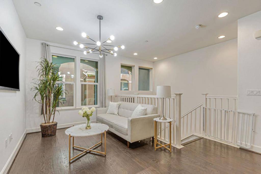 Milpitas, CA 95035,168 Currlin CIR