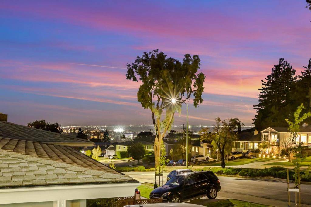 San Mateo, CA 94403,500 La Casa AVE