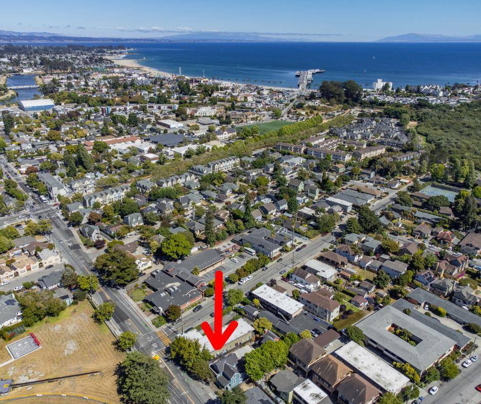 Santa Cruz, CA 95060,807 Laurel ST