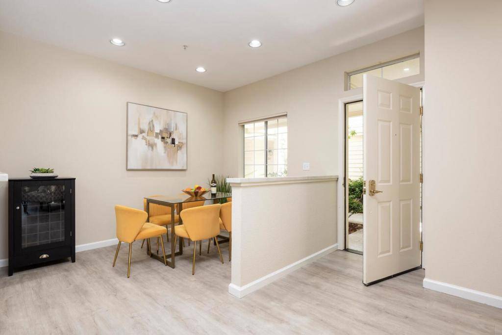 Redwood City, CA 94065,2006 Hastings Shore LN
