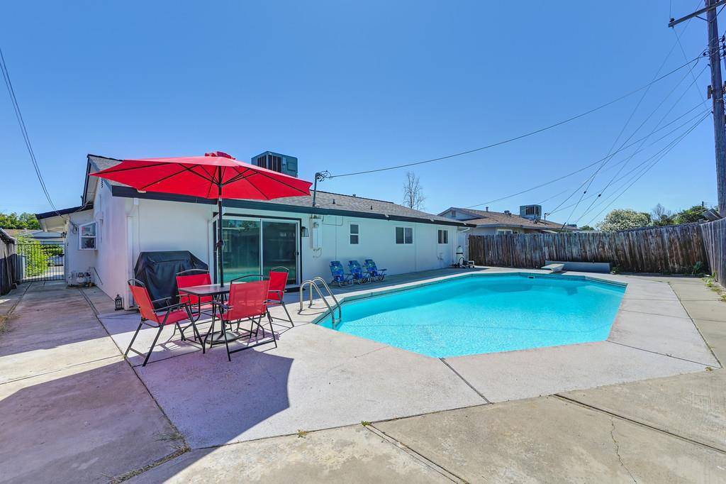 Sacramento, CA 95828,7044 Linwood WAY