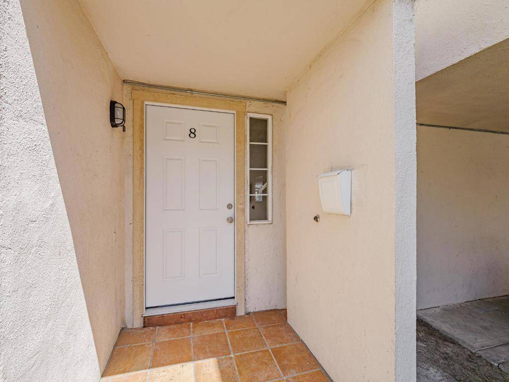 Salinas, CA 93905,914 Acosta PLZ #83