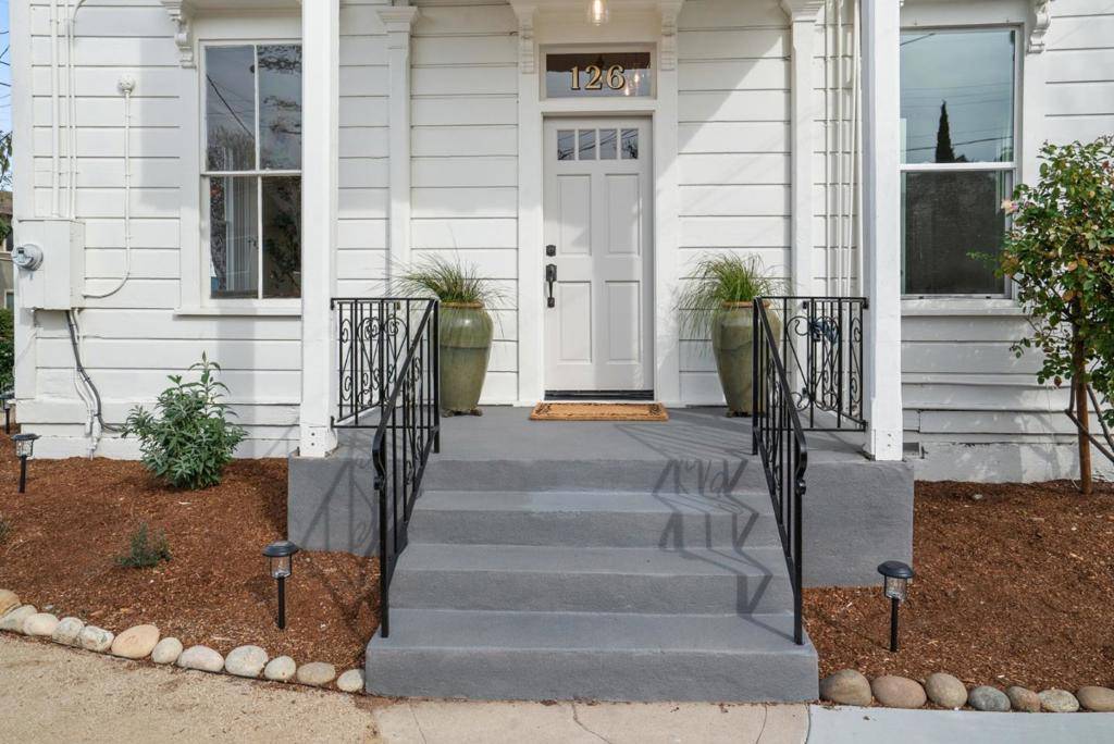 Santa Cruz, CA 95060,126 Cedar ST
