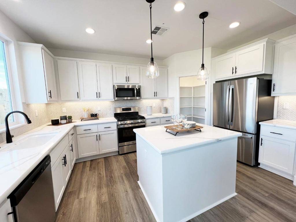 Hollister, CA 95023,1133 Scout Peak WAY #14-13