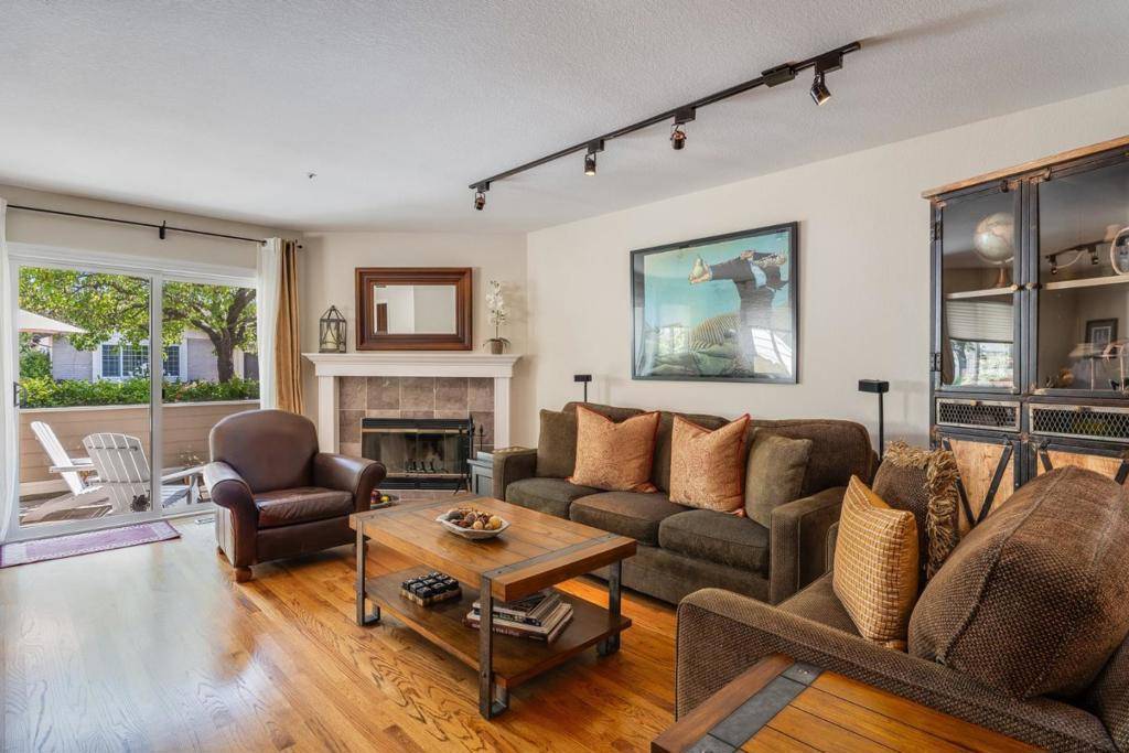 Foster City, CA 94404,290 Bonita LN