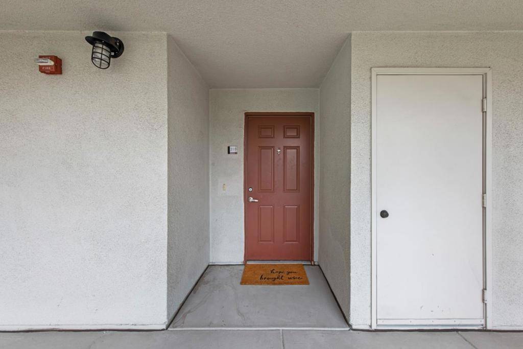 San Jose, CA 95112,1060 S 3rd ST #233