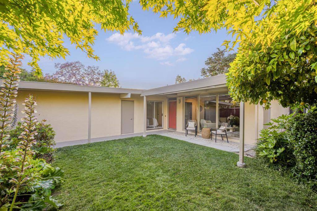 Palo Alto, CA 94303,3129 Stelling DR